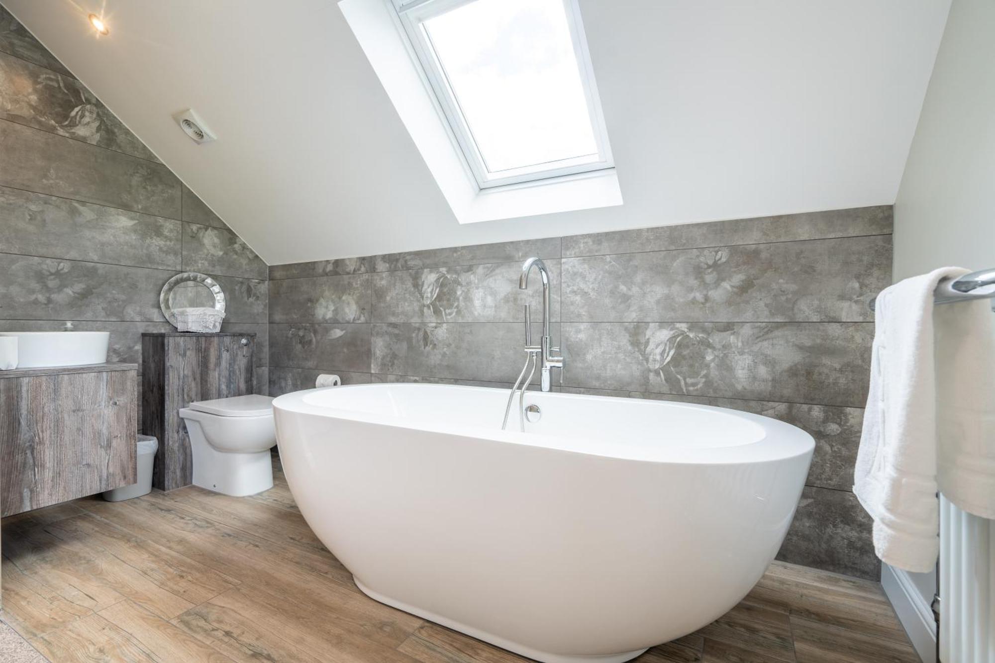 Valley View Luxury Gamekeepers 4 Bedroomed Holiday home *
